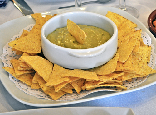 nachos con guacamole